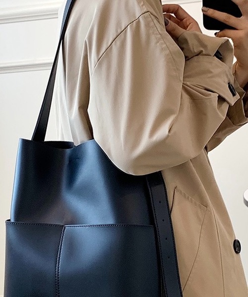 E&C closet…（イーアンドシークローゼット）の「フェイクレザートートバッグ(ポーチ付き)（ショルダーバッグ・レディース・グレイッシュベージュ/ブラック/ブラウン/ダークブラウン/ベージュ・FREE）」の6枚目の写真