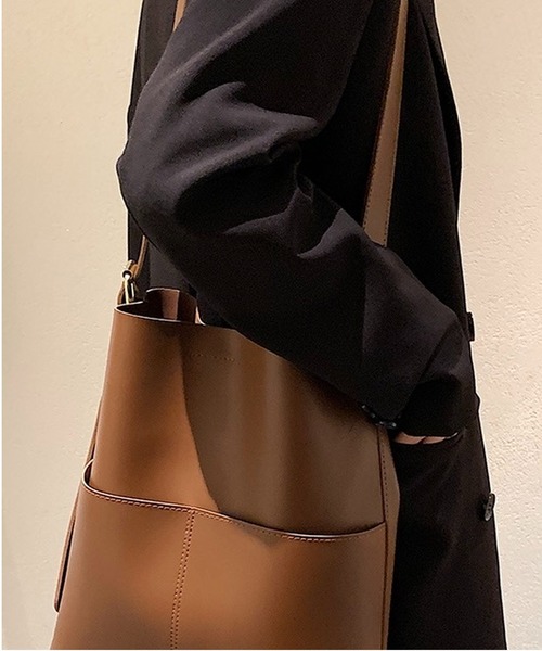 E&C closet…（イーアンドシークローゼット）の「フェイクレザートートバッグ(ポーチ付き)（ショルダーバッグ・レディース・グレイッシュベージュ/ブラック/ブラウン/ダークブラウン/ベージュ・FREE）」の7枚目の写真