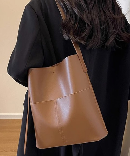 E&C closet…（イーアンドシークローゼット）の「フェイクレザートートバッグ(ポーチ付き)（ショルダーバッグ・レディース・グレイッシュベージュ/ブラック/ブラウン/ダークブラウン/ベージュ・FREE）」の8枚目の写真