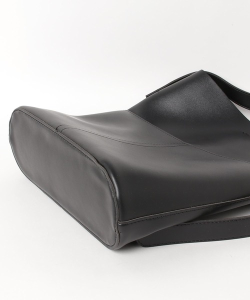 E&C closet…（イーアンドシークローゼット）の「フェイクレザートートバッグ(ポーチ付き)（ショルダーバッグ・レディース・グレイッシュベージュ/ブラック/ブラウン/ダークブラウン/ベージュ・FREE）」の14枚目の写真