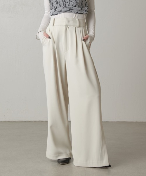 Lui's(ルイス)の「ハイウエストサイドベンツスリットワイドパンツ(その他パンツ・レディース・オフホワイト/ブラック・FREE)」の1枚目の写真