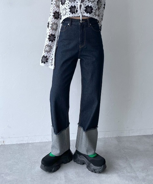 PAGEBOY(ページボーイ)の「WEB限定アイテム/ターンUPデニムパンツ(デニムパンツ・レディース・ネイビー/ブルー・25inch/26inch)」の2枚目の写真