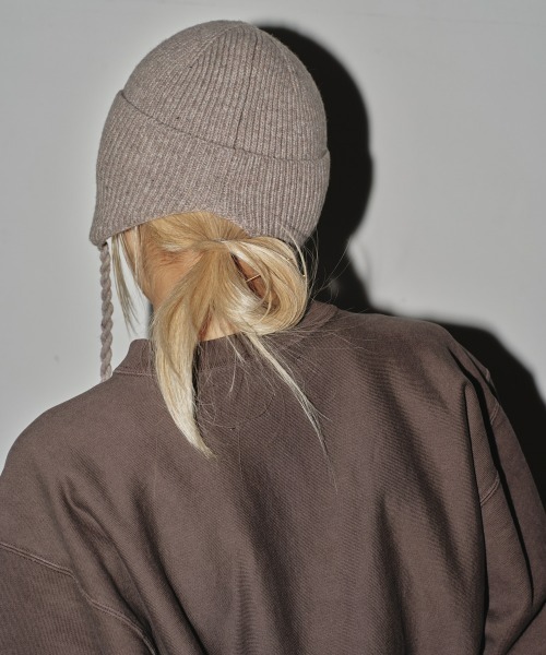 TODAYFUL（トゥデイフル）の「Ear Flap Beanie（キャップ・レディース・チャコールグレー/グレイッシュベージュ・FREE）」の5枚目の写真