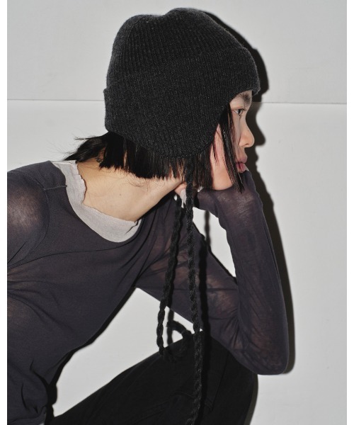 TODAYFUL（トゥデイフル）の「Ear Flap Beanie（キャップ・レディース・チャコールグレー/グレイッシュベージュ・FREE）」の8枚目の写真