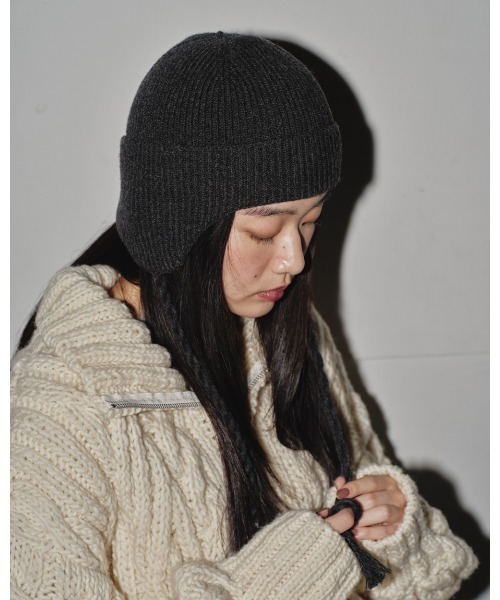 TODAYFUL（トゥデイフル）の「Ear Flap Beanie（キャップ・レディース・チャコールグレー/グレイッシュベージュ・FREE）」の11枚目の写真