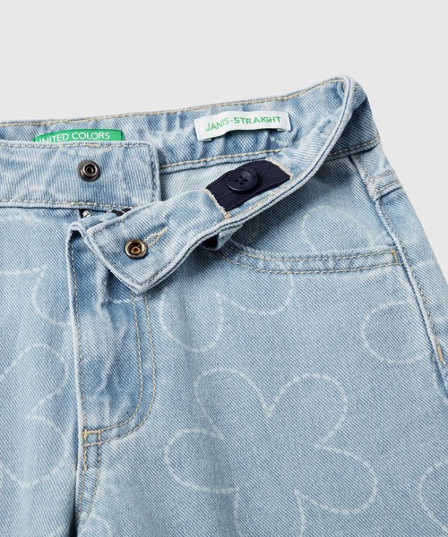 BENETTON (UNITED COLORS OF BENETTON)(ベネトンユナイテッドカラーズオブベネトン)の「キッズ花柄プリントワイドデニムパンツG(デニムパンツ・キッズ・ライトインディゴブルー・LARGE/X-LARGE/SMALL/MEDIUM)」の2枚目の写真