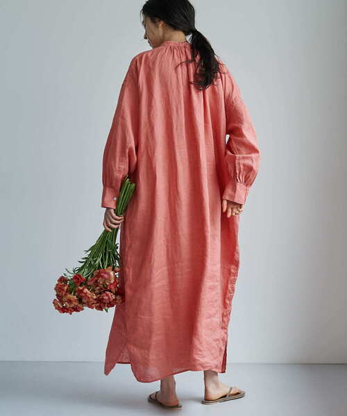 美品♡24SS商品　ビアズリー リネンギャザーワンピース 比翼 ピンク　長袖 BEARDSLEY（ビアズリー）の「リネンギャザーワンピース