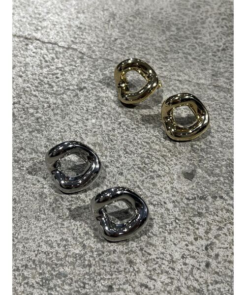 EMODA（エモダ）の「タンクボリュームピアス（ピアス（両耳用）・レディース・シルバー/ゴールド・FREE）」の3枚目の写真