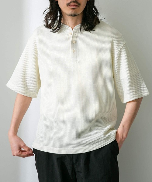 URBAN RESEARCH Sonny Label(アーバンリサーチサニーレーベル)の「ワッフルヘンリーショートスリーブTシャツ(Tシャツ/カットソー・メンズ・オフホワイト/カーキ/ネイビー・MEDIUM/LARGE)」の2枚目の写真