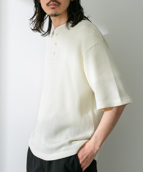 URBAN RESEARCH Sonny Label(アーバンリサーチサニーレーベル)の「ワッフルヘンリーショートスリーブTシャツ(Tシャツ/カットソー・メンズ・オフホワイト/カーキ/ネイビー・MEDIUM/LARGE)」の16枚目の写真