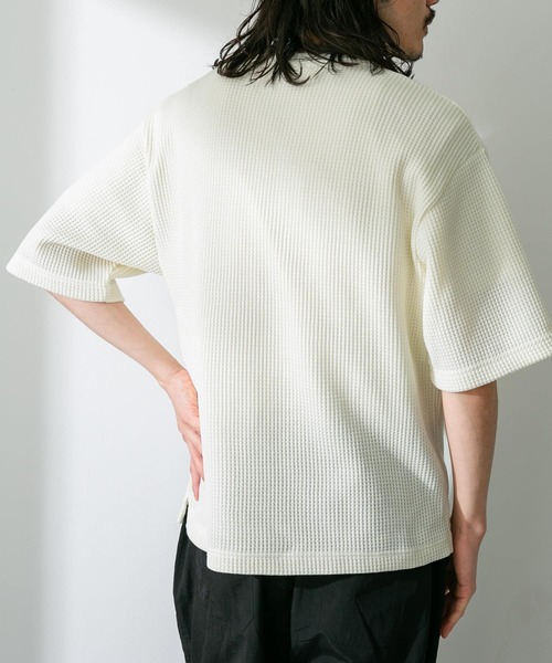 URBAN RESEARCH Sonny Label(アーバンリサーチサニーレーベル)の「ワッフルヘンリーショートスリーブTシャツ(Tシャツ/カットソー・メンズ・オフホワイト/カーキ/ネイビー・MEDIUM/LARGE)」の17枚目の写真