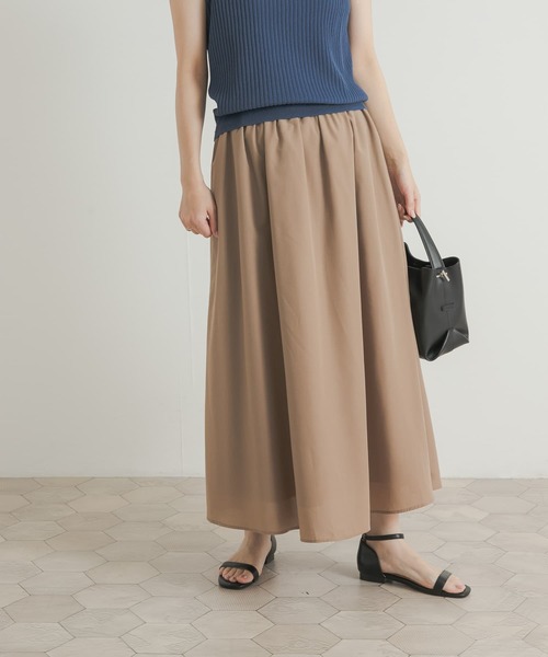 URBAN RESEARCH DOORS（アーバンリサーチドアーズ）の「『UR TECH』カラーフレアスカート（スカート・レディース・グリーン/ネイビー/ベージュ・MEDIUM）」の2枚目の写真