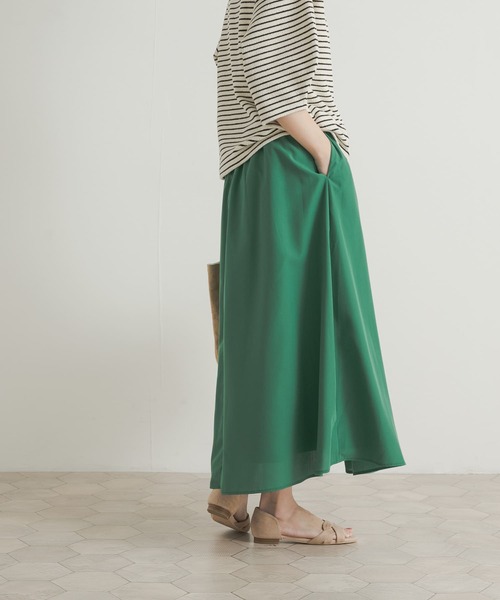 URBAN RESEARCH DOORS（アーバンリサーチドアーズ）の「『UR TECH』カラーフレアスカート（スカート・レディース・グリーン/ネイビー/ベージュ・MEDIUM）」の8枚目の写真