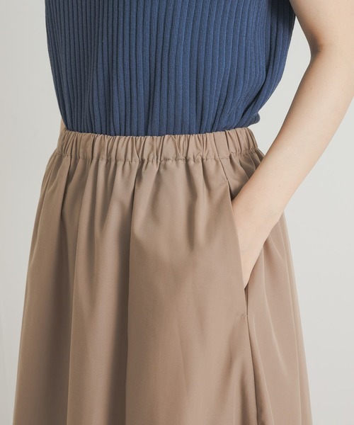 URBAN RESEARCH DOORS（アーバンリサーチドアーズ）の「『UR TECH』カラーフレアスカート（スカート・レディース・グリーン/ネイビー/ベージュ・MEDIUM）」の14枚目の写真