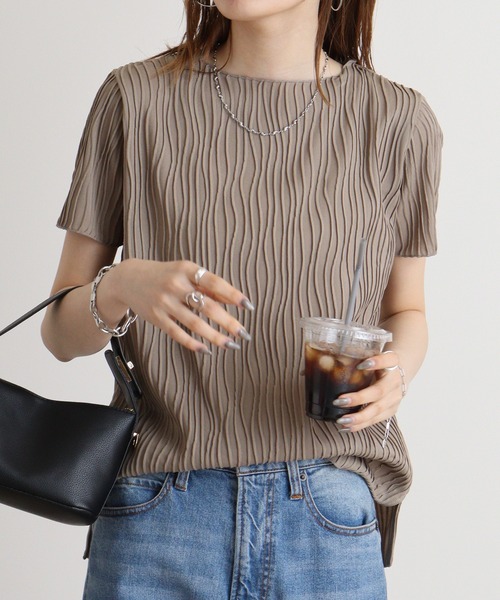 atONE(アットワン)の「atONE リップルストライプ半袖Tシャツ(Tシャツ/カットソー・レディース・グレー系その他/ブラック/チャコール/ブルー/カーキ・M/L)」の2枚目の写真