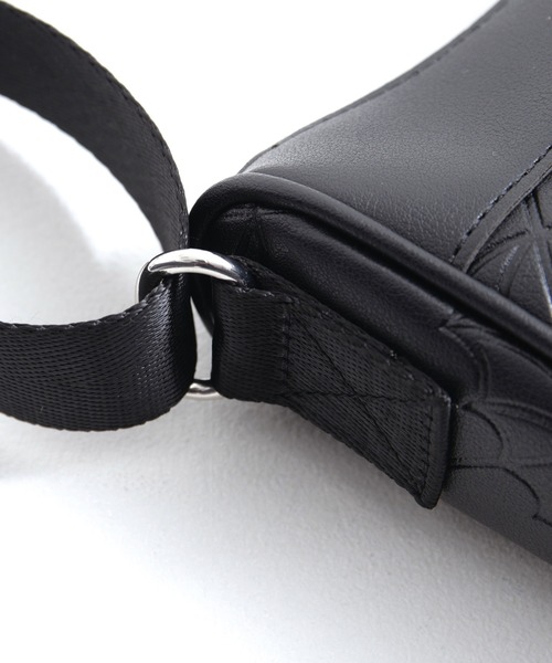 Arnold Palmer（アーノルドパーマー）の「アンブレラエンボス フェイクレザー ショルダーバッグ（ショルダーバッグ・レディース・オフホワイト/ブラック・F）」の9枚目の写真