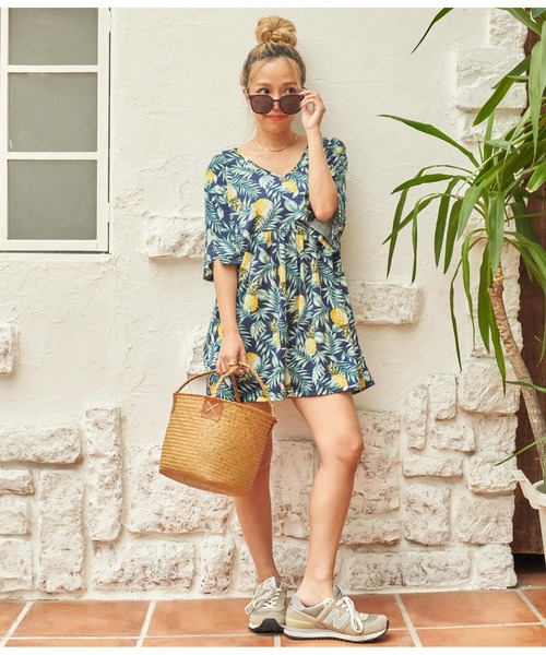 anap mimpi（アナップミンピ）の「パイナップル Vネック 切替 チュニック トップス（チュニック・レディース・ミント/ネイビー・FREE）」の12枚目の写真