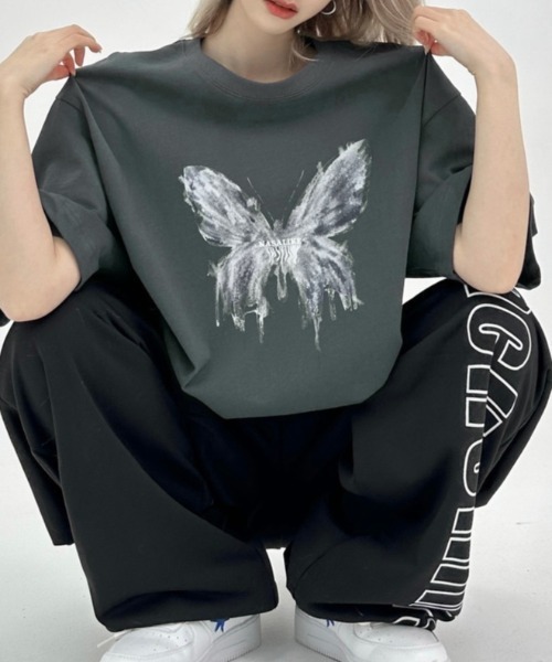LADY LIKE(レディライク)の「バタフライプリントオーバーサイズTシャツ(Tシャツ/カットソー・レディース・ダークグレー/ブラック/ホワイト/ベージュ・M)」の8枚目の写真