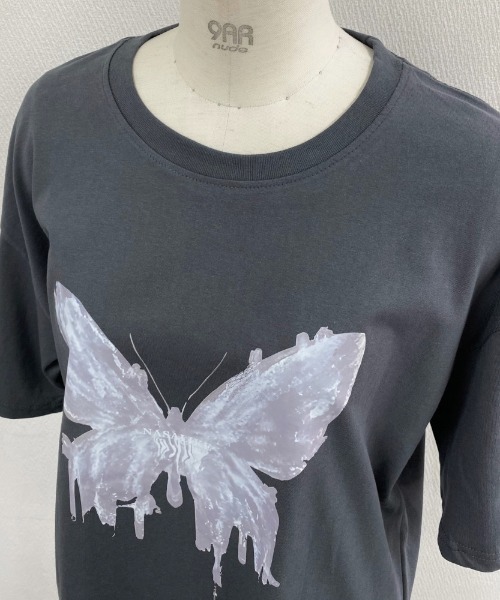 LADY LIKE(レディライク)の「バタフライプリントオーバーサイズTシャツ(Tシャツ/カットソー・レディース・ダークグレー/ブラック/ホワイト/ベージュ・M)」の20枚目の写真