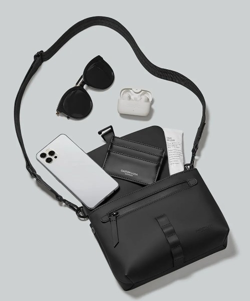 ガストンルーガ Spläsh Crossbody Bag ブラック Spläsh Crossbody Bag | Lightweight & Waterproof for Everyday