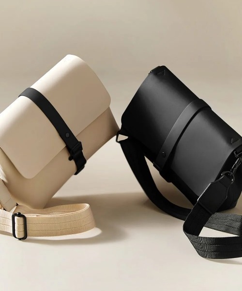 GASTON LUGA(ガストンルーガ)の「GASTON LUGA/ガストンルーガ/SPLASH CROSSBODY BAG(ショルダーバッグ・レディース・グレー/ブラック/ベージュ/チャコールグレー・F)」の18枚目の写真