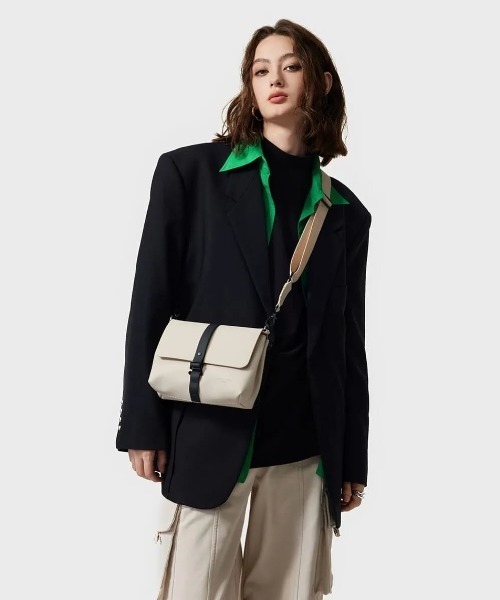 GASTON LUGA(ガストンルーガ)の「GASTON LUGA/ガストンルーガ/SPLASH CROSSBODY BAG(ショルダーバッグ・レディース・グレー/ブラック/ベージュ/チャコールグレー・F)」の22枚目の写真