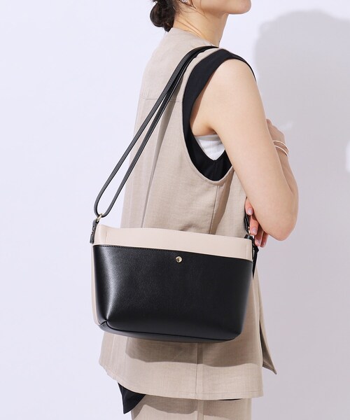 SHOO・LA・RUE(シューラルー)の「◆【軽量】3層ショルダーバッグ(ショルダーバッグ・レディース・グレー/ブラック/ベージュ系4・00)」の4枚目の写真