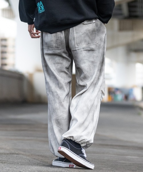 JOHN'S CLOSET（ジョンズクローゼット）の「【13】スプレー/抜染加工 オーバーパンツ（カーゴパンツ・メンズ・ブラック/ダークブラック/ホワイト・MEDIUM/LARGE）」の9枚目の写真