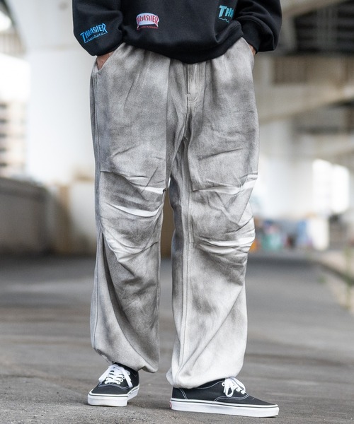 JOHN'S CLOSET（ジョンズクローゼット）の「【13】スプレー/抜染加工 オーバーパンツ（カーゴパンツ・メンズ・ブラック/ダークブラック/ホワイト・MEDIUM/LARGE）」の11枚目の写真