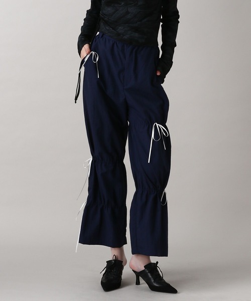 FOREVER 21（フォーエバー トゥエンティーワン）の「【2024FW】リボンワイドパンツ（その他パンツ・レディース・ブラック/ネイビー/グレー・MEDIUM/SMALL）」の3枚目の写真