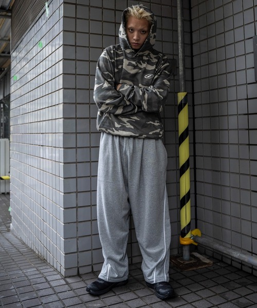 SHORT ROUND（ショートラウンド）の「SHORT ROUND/パターンメタルワンポイントプルパーカー（パーカー・メンズ・その他1/その他2・FREE）」の3枚目の写真