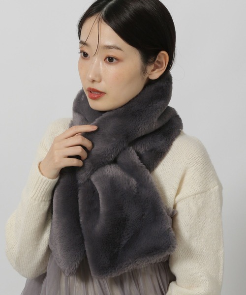 LAKOLE(ラコレ)の「ボリュームファーマフラー / 133099(マフラー・レディース・チャコールグレー/ブラウン/オフホワイト・FREE)」の3枚目の写真