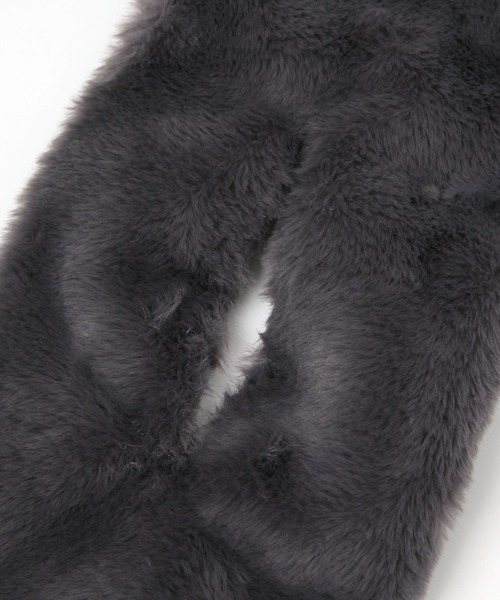 LAKOLE(ラコレ)の「ボリュームファーマフラー / 133099(マフラー・レディース・チャコールグレー/ブラウン/オフホワイト・FREE)」の6枚目の写真