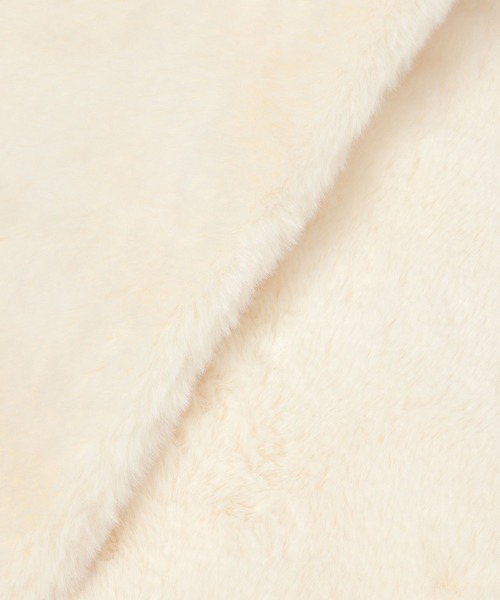 LAKOLE(ラコレ)の「ボリュームファーマフラー / 133099(マフラー・レディース・チャコールグレー/ブラウン/オフホワイト・FREE)」の8枚目の写真