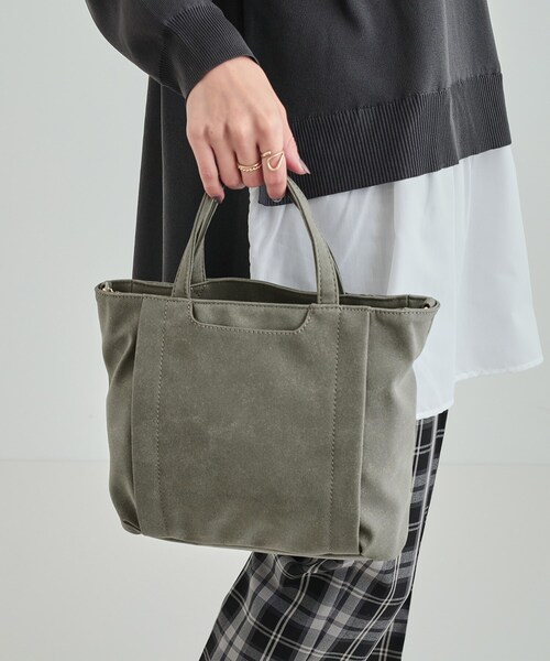 SHOO・LA・RUE（シューラルー）の「◆【2WAY】フロントポケットあおりトートバッグ（トートバッグ・レディース・グレー/ナチュラル/ボルドー・00）」の4枚目の写真