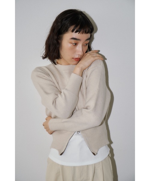 DRWCYS(ドロシーズ)の「フロントジップニットトップス(ニット/セーター・レディース・ベージュ/グレー・FREE)」の3枚目の写真