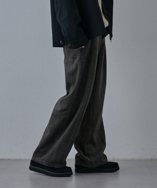 COLONY 2139（コロニートゥーワンスリーナイン）の「フェードヘリンボーンインタックトラウザー（スラックス・メンズ・グレー/ブラウン・LARGE/MEDIUM）」の10枚目の写真