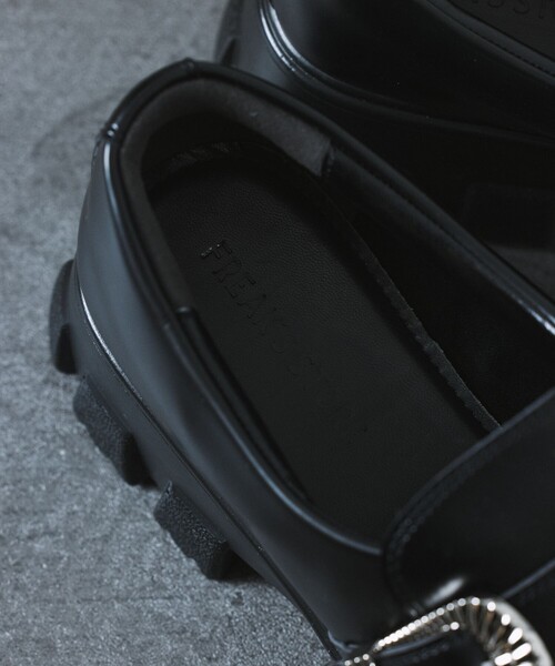 FREAK'S STORE(フリークスストア)の「限定展開 ボリュームソール ウエスタンバックル ローファー / モンクシューズ(ローファー・メンズ・ブラック・23.0cm/24.0cm/25.0cm/26.0cm/27.0cm/28.0cm)」の2枚目の写真