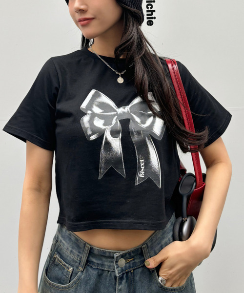 Ada.(エイダ)の「リボンプリント クロップド ショート丈 半袖Tシャツ(Tシャツ/カットソー・レディース・ブラック/サックスブルー/オートミール・FREE)」の18枚目の写真