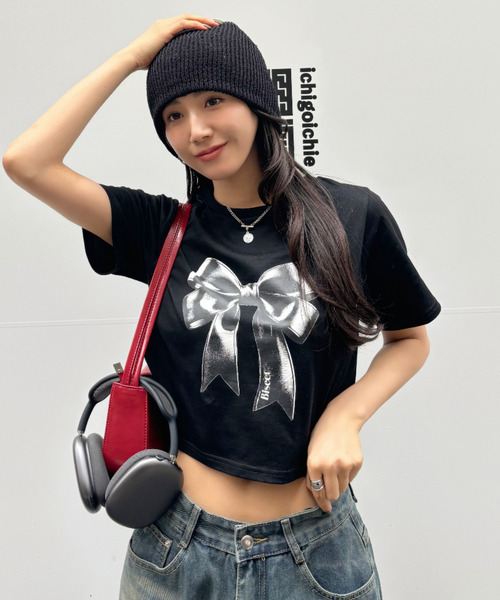 Ada.(エイダ)の「リボンプリント クロップド ショート丈 半袖Tシャツ(Tシャツ/カットソー・レディース・ブラック/サックスブルー/オートミール・FREE)」の17枚目の写真