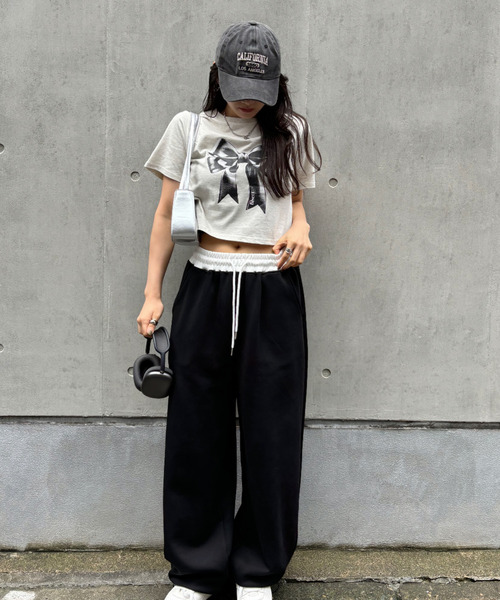 Ada.(エイダ)の「リボンプリント クロップド ショート丈 半袖Tシャツ(Tシャツ/カットソー・レディース・ブラック/サックスブルー/オートミール・FREE)」の7枚目の写真