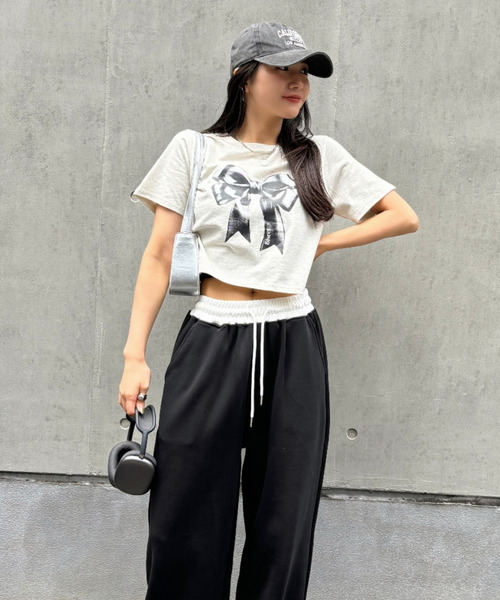 Ada.(エイダ)の「リボンプリント クロップド ショート丈 半袖Tシャツ(Tシャツ/カットソー・レディース・ブラック/サックスブルー/オートミール・FREE)」の9枚目の写真