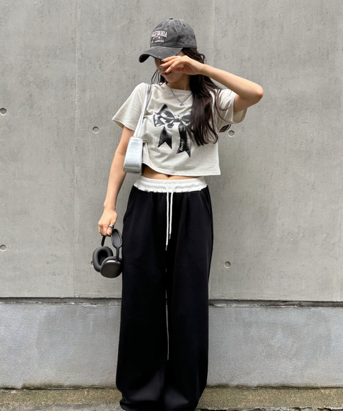 Ada.(エイダ)の「リボンプリント クロップド ショート丈 半袖Tシャツ(Tシャツ/カットソー・レディース・ブラック/サックスブルー/オートミール・FREE)」の16枚目の写真