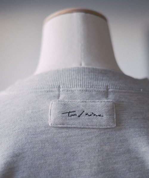 INTER FACTORY(インターファクトリー)の「2/9号室(かおこ&ひろと) - オーバーサイズプリントスウェット (和モダン柄) made in INTER FACTORY(スウェット・メンズ・ネイビー/グレー/アイボリー・MEDIUM/LARGE)」の12枚目の写真