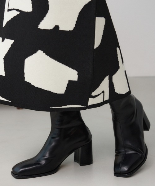 AZUL by moussy(アズールバイマウジー)の「美脚ショートストレッチブーツ(ブーツ・レディース・アイボリー/ブラック・SMALL/MEDIUM/LARGE)」の17枚目の写真