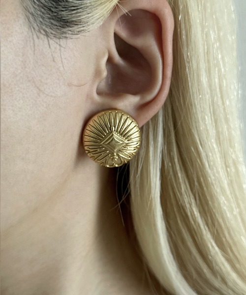 whoseA（フーシー）の「MAZE Earring/メイズ クリップイヤリング（イヤリング・レディース・ゴールド・FREE）」の3枚目の写真