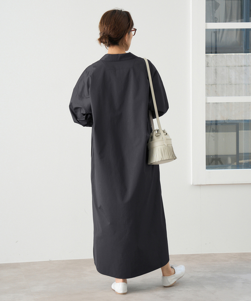 IENA（イエナ）の「C.トロピカルシャツワンピース（シャツワンピース・レディース・ベージュ/ネイビー・36/38）」の13枚目の写真