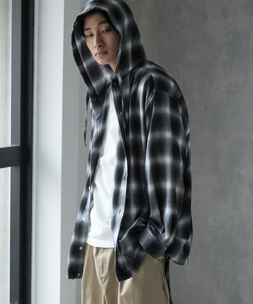 PUBLUX（パブリュクス）の「PUBLUX/パブリュクス オンブレチェックフーディーシャツ(限定展開)（シャツ/ブラウス・メンズ・グリーン/グレー/ブラック・LARGE/MEDIUM/SMALL）」の6枚目の写真