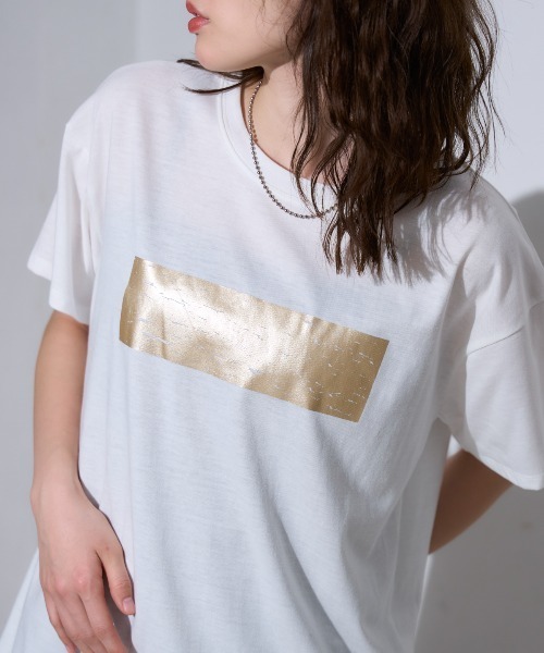 TRIANGLE PALETTE(トライアングルパレット)の「箔プリント半袖Tシャツ(Tシャツ/カットソー・レディース・ホワイト×シルバー/ブラック×シルバー/ホワイト×ゴールド・FREE)」の1枚目の写真