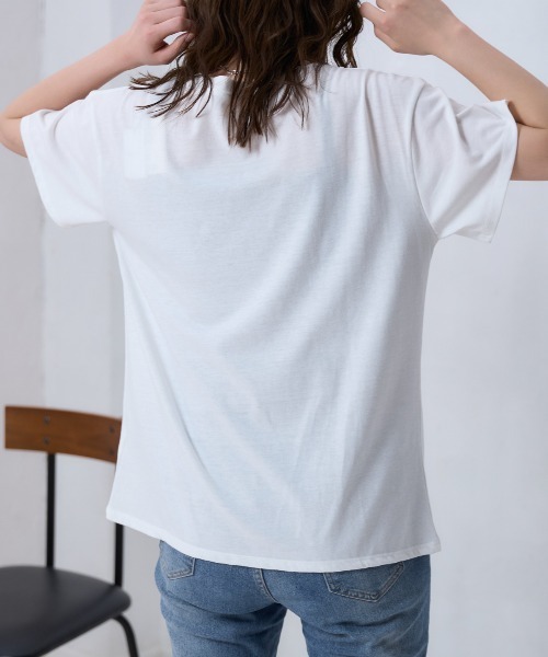TRIANGLE PALETTE(トライアングルパレット)の「箔プリント半袖Tシャツ(Tシャツ/カットソー・レディース・ホワイト×シルバー/ブラック×シルバー/ホワイト×ゴールド・FREE)」の13枚目の写真